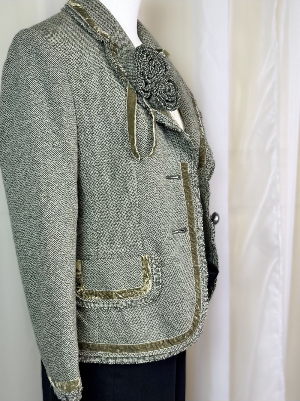 Banana Republic Wool Blazer w/ Velvet Trim + Floral Brooch tweed size 4 - Picture 8 of 14